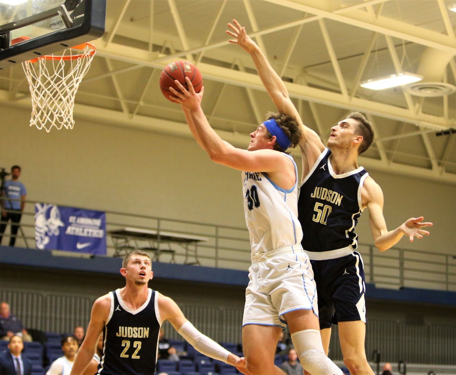 111021-qc-spt-sau judson mens bball3.jpg